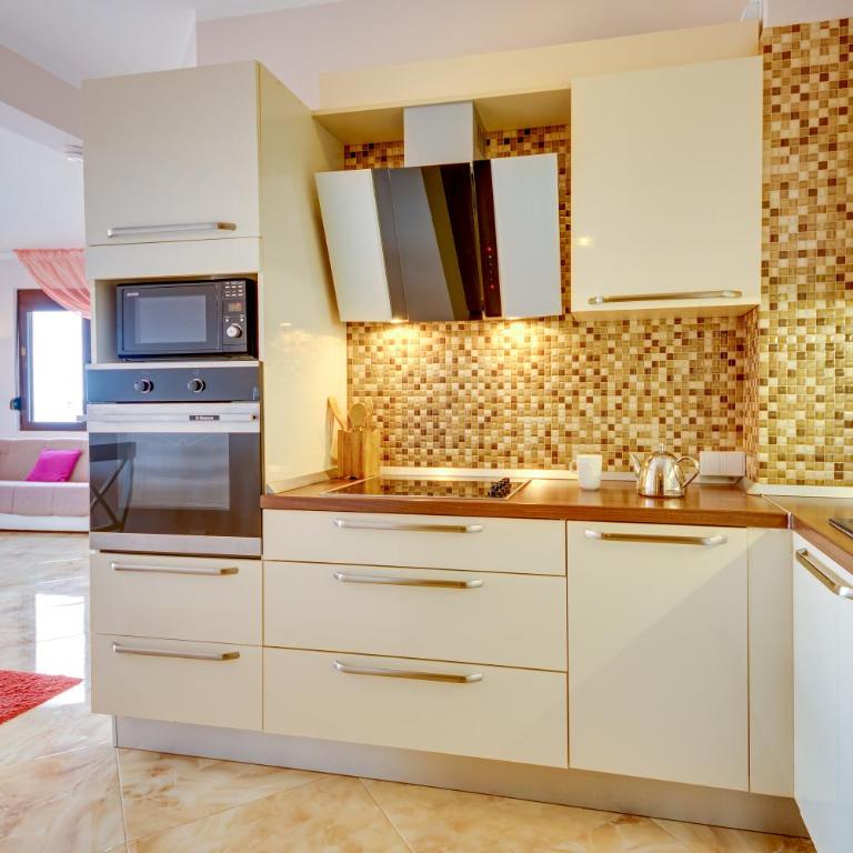 Sveti Luka Apartments - Two-Bedroom Apartment - 10
