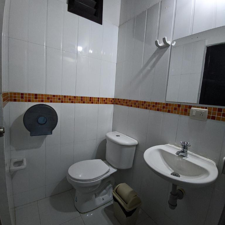 Hospedaje El Jardín - Habitación Triple con baño privado - 4