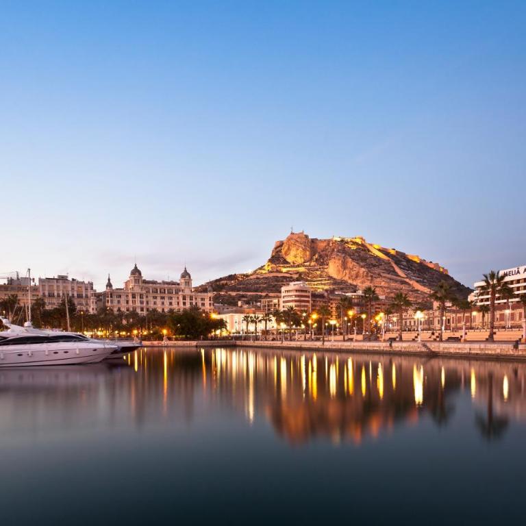 Apartamento Grande y Luminoso en el Centro de Alicante - Three-Bedroom Apartment - 5