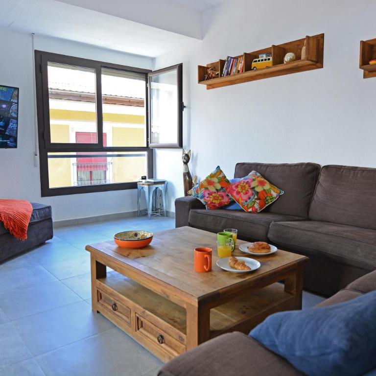 Attractive City Center Apartment - Three-Bedroom Apartment - 2