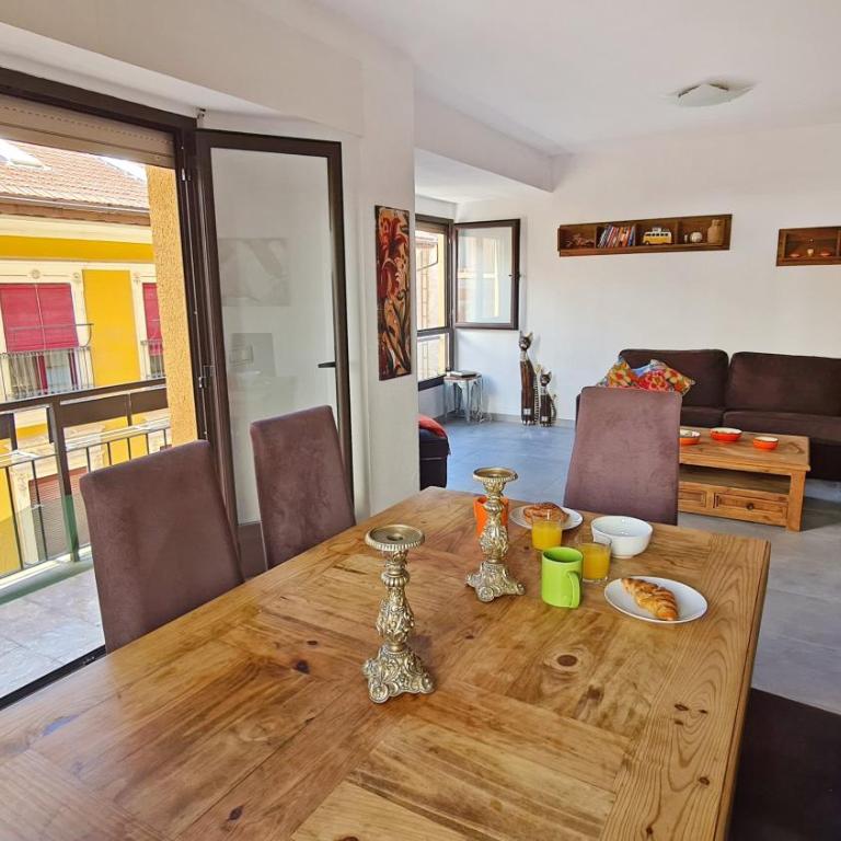 Attractive City Center Apartment - Three-Bedroom Apartment - 1