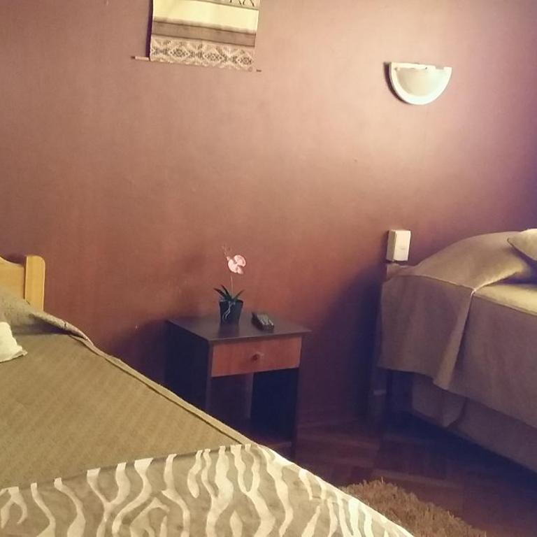 Hostal Tunquelen - Habitación Cuádruple con baño privado - 2