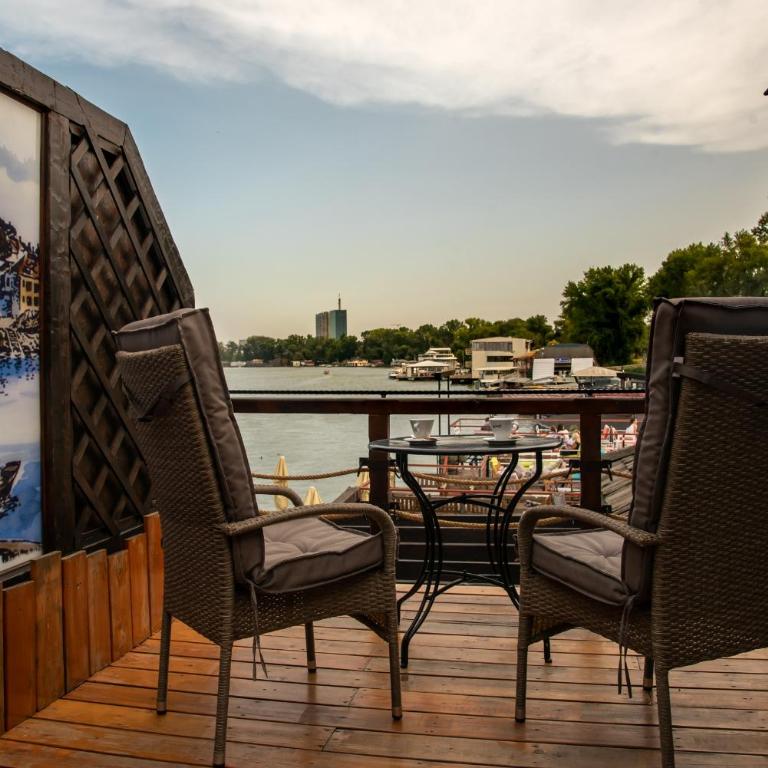 Bahus Inn - Superior Dvokrevetna Soba s Bračnim Krevetom i Pogledom na Reku - 6