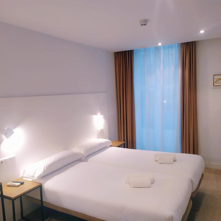 Pensión Sarriegi - Habitación Doble Deluxe con balcón - 1 o 2 camas - 9