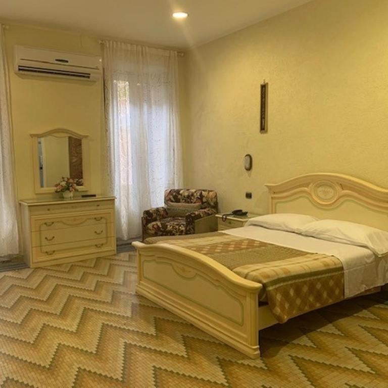 Hotel Croce Di Malta - Camera Matrimoniale/Doppia con Letti Singoli - 3
