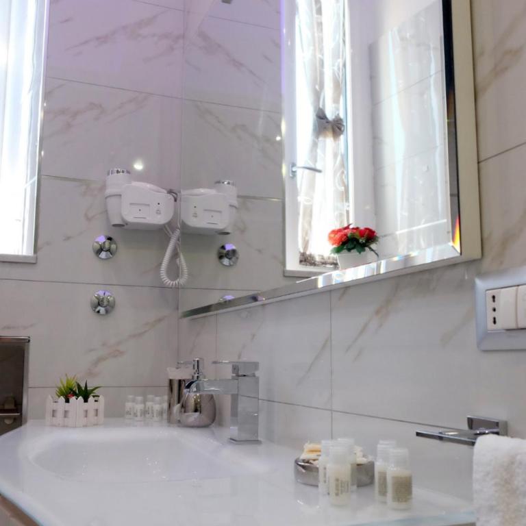 Elegance B&B - Camera Matrimoniale Deluxe - 1