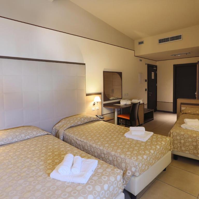Hotel Milazzo - Camera Quadrupla Standard con Balcone - 2