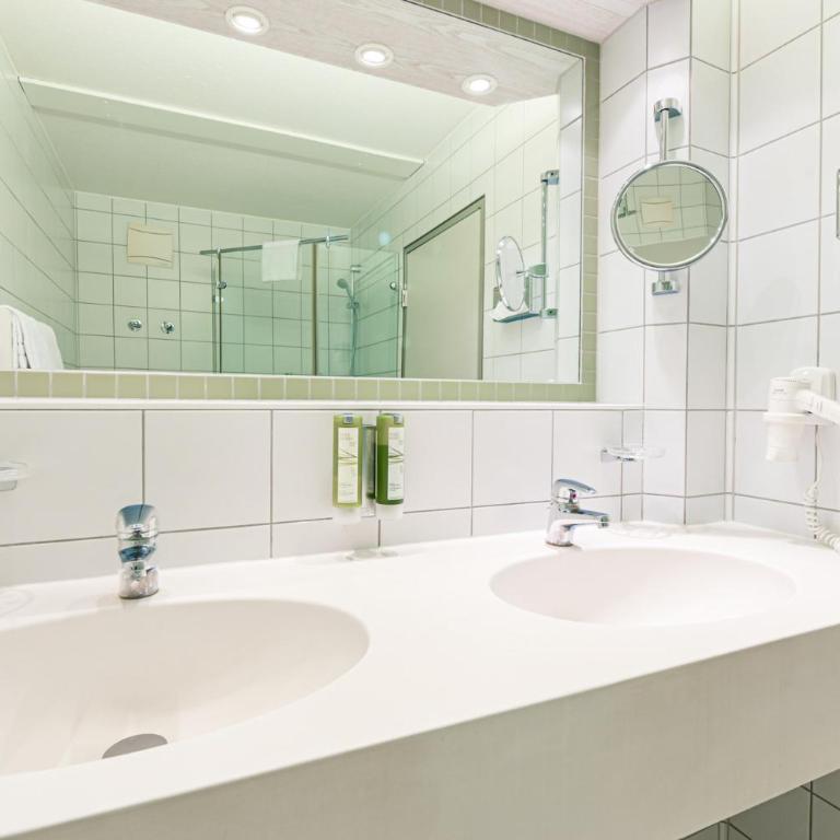 feelMOOR - Gesundresort Bad Wurzach - Suite mit Kingsize-Bett und Balkon - 7