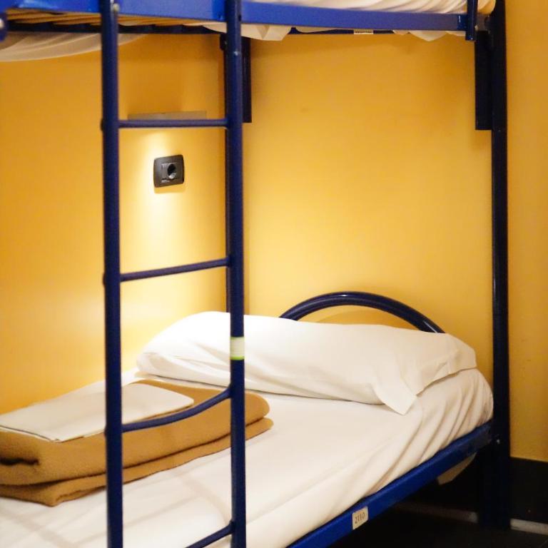 Hi! Ostello Milano - Bed in 6-Bed Male Dormitory Room with Private Bathroom - 3