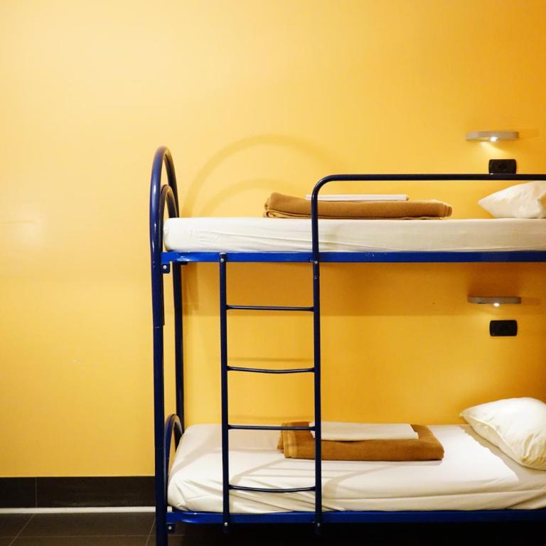 Hi! Ostello Milano - Bed in 6-Bed Male Dormitory Room with Private Bathroom - 4