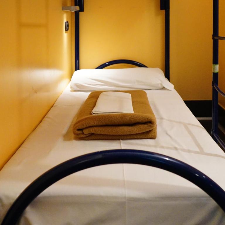 Hi! Ostello Milano - Bed in 6-Bed Male Dormitory Room with Private Bathroom - 8