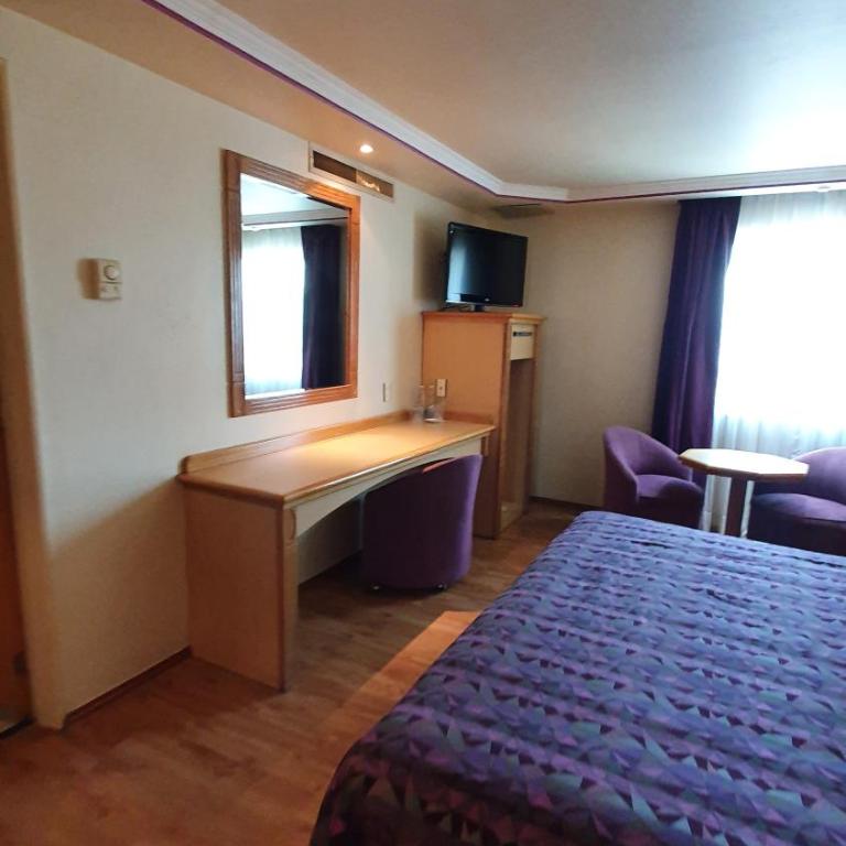 Hotel Revolución - King Room - 8