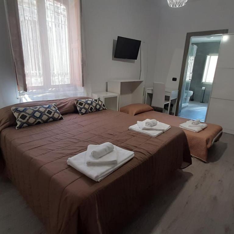 B&B Home Visit - Camera Tripla con Bagno Privato - 11