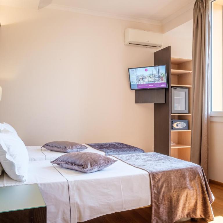 Hotel Touring - Camera Gold Matrimoniale/Doppia con Letti Singoli - 8