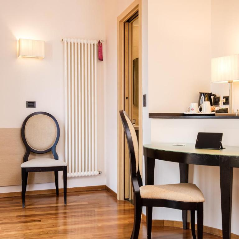 Hotel Touring - Camera Gold Matrimoniale/Doppia con Letti Singoli - 17