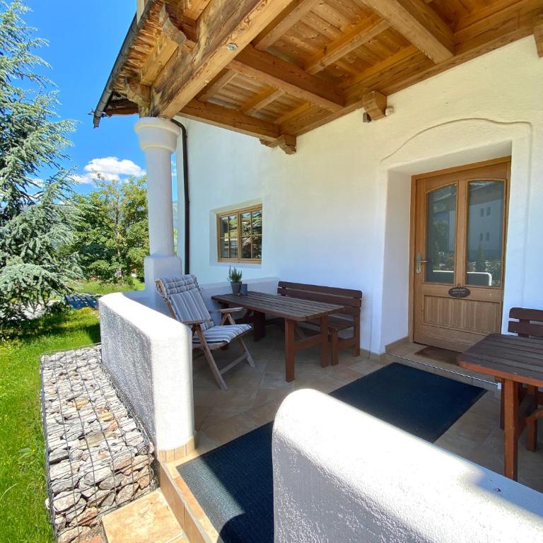 Dorfchalets & Apartments - in Kaprun centre including FREE entry Tauern Spa and Summer Card - Apartment mit Bergblick (2 Erwachsene) und kostenfreiem VIP-Eintritt ins Tauern Spa - 4