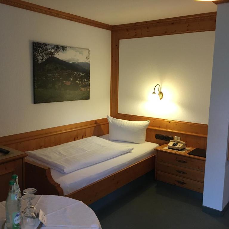 Kur- und Ferienhotel Haser - Zweibettzimmer mit Balkon - 4