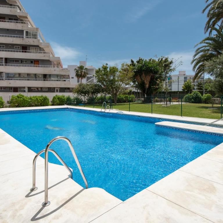 Fabulous sunny second floor apartment - Edificio Europark - overlooking gardens and pools. - Apartamento con balcón - 18