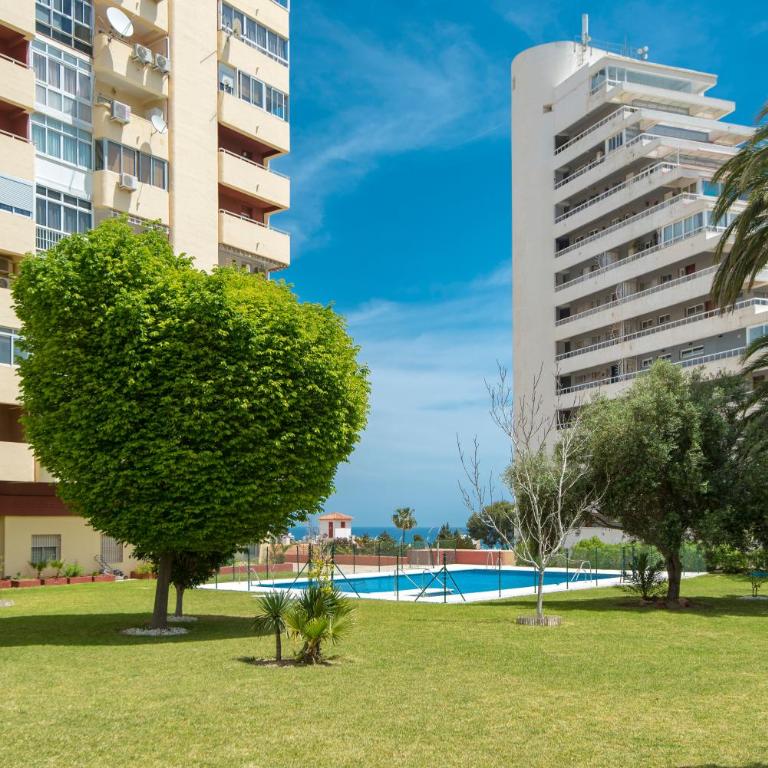 Fabulous sunny second floor apartment - Edificio Europark - overlooking gardens and pools. - Apartamento con balcón - 24