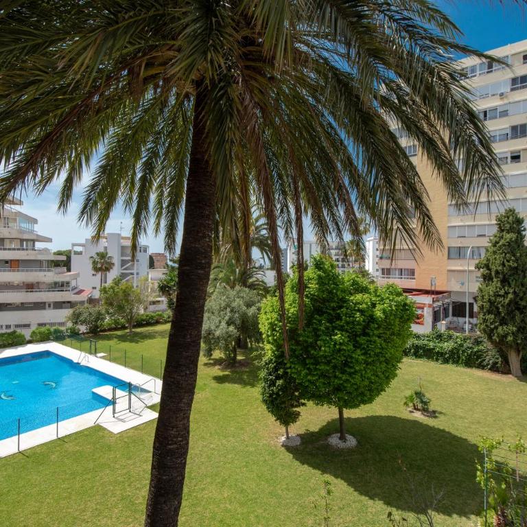 Fabulous sunny second floor apartment - Edificio Europark - overlooking gardens and pools. - Apartamento con balcón - 30