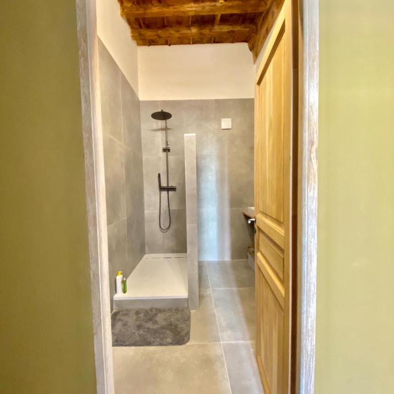 Grand confort au cœur de Nîmes - Two-Bedroom Apartment - 14