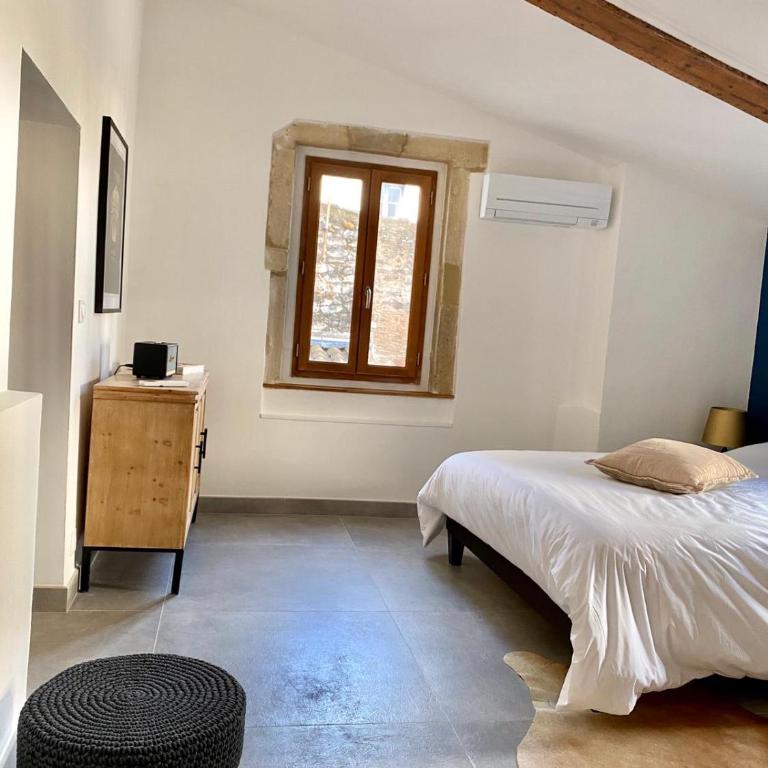 Grand confort au cœur de Nîmes - Two-Bedroom Apartment - 10