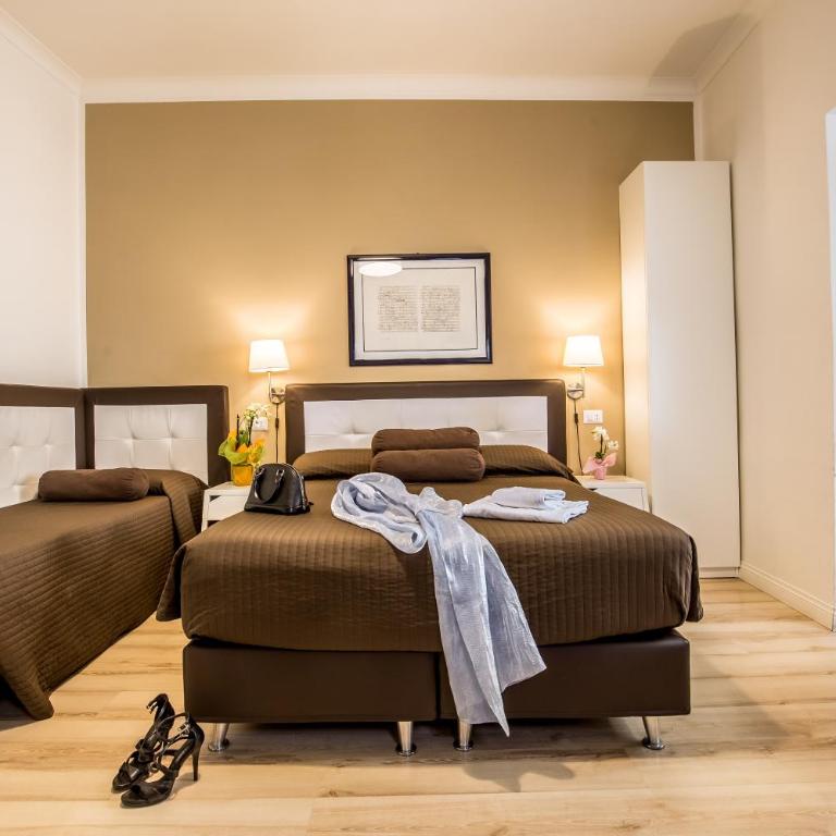 900 Liberty Rooms - Quadruple Room with Private Bathroom - 4