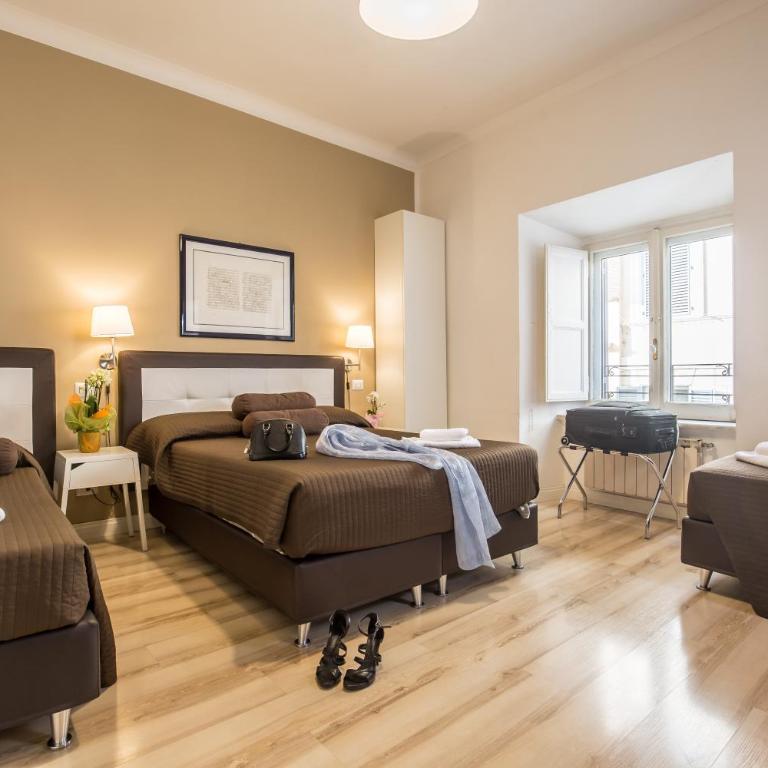 900 Liberty Rooms - Quadruple Room with Private Bathroom - 1