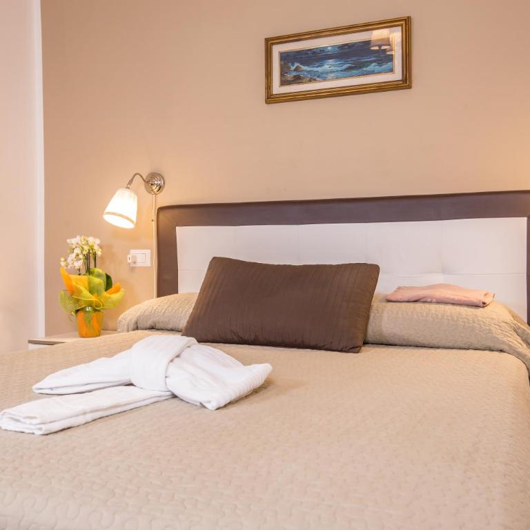 900 Liberty Rooms - Small Double Room - 2