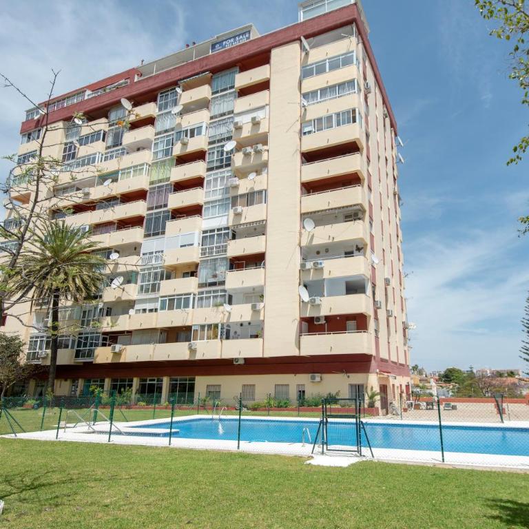Fabulous sunny second floor apartment - Edificio Europark - overlooking gardens and pools. - Apartamento con balcón - 14