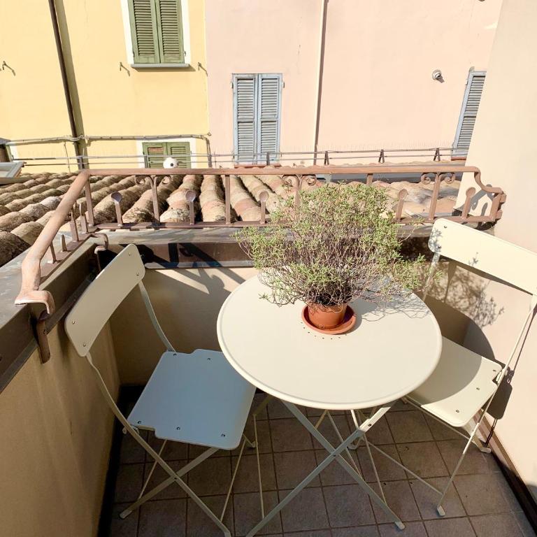 Niki O. Apartments - Studio with Balcony - 2