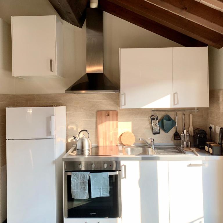 Niki O. Apartments - Studio with Balcony - 11