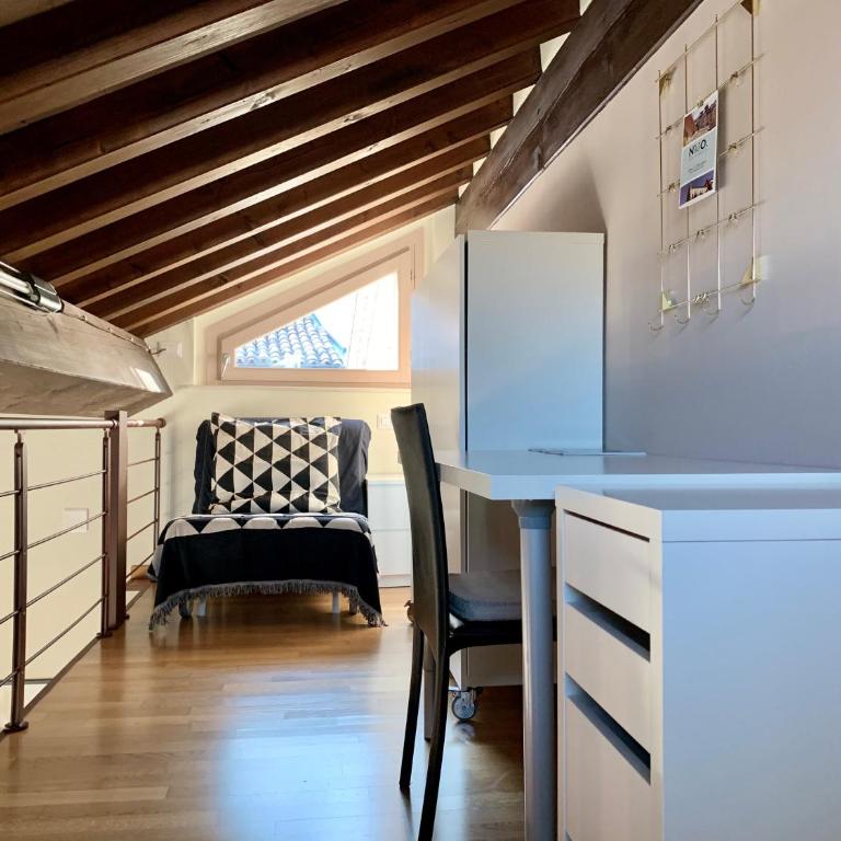 Niki O. Apartments - Studio with Balcony - 28