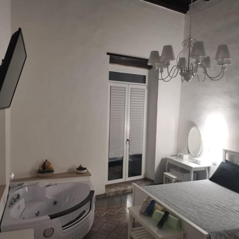 La Serva Padrona - Queen Room with Spa Bath - 27
