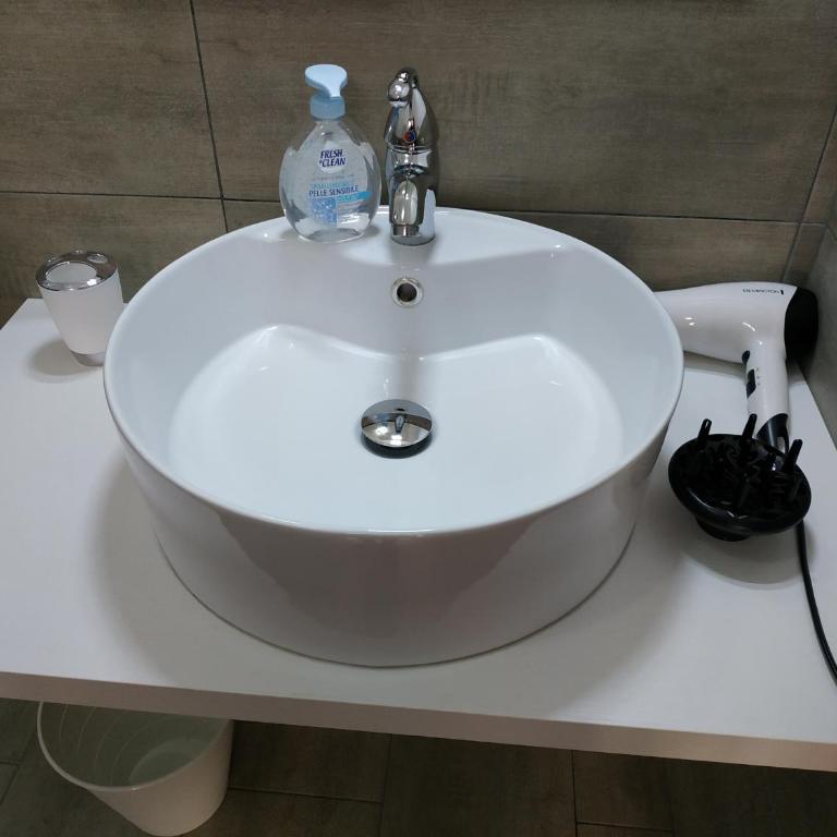 un passo dal mare - Camera Matrimoniale/Doppia con Letti Singoli con Bagno Privato - 2