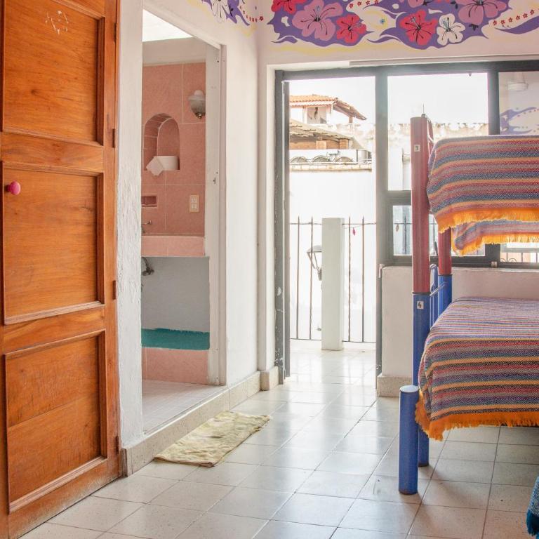 Hostel Vallarta - Bed in 4-Bed Female Dormitory Room - 5