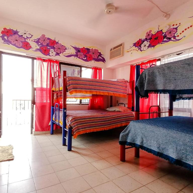 Hostel Vallarta - Bed in 4-Bed Female Dormitory Room - 6