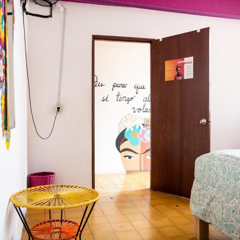 Hostel Vallarta - Deluxe King Room - 1