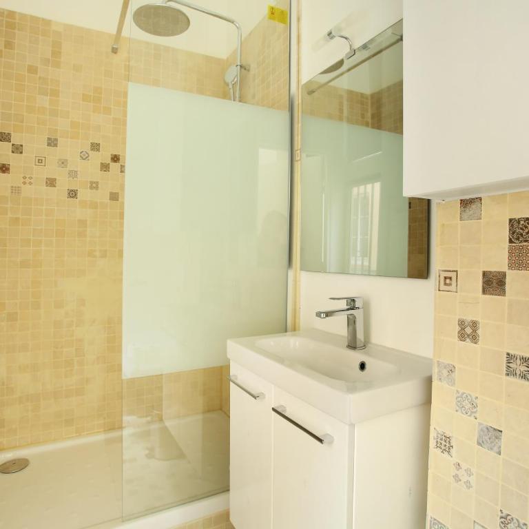 Rent a Room - Studio Bonne Nouvelle - Two-Bedroom Apartment - 13