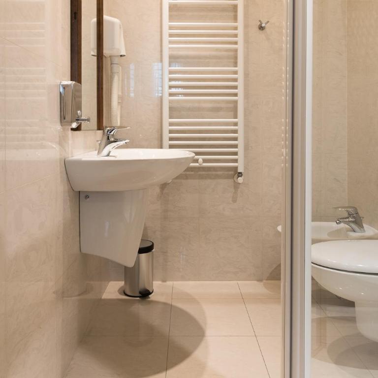 Angeles Inn - Camera Matrimoniale con Bagno Privato Esterno - 6