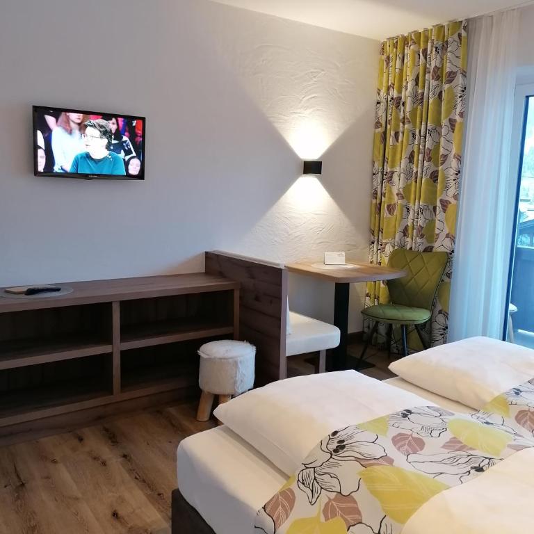 Pension Claudia Zell am See - Doppelzimmer mit Seeblick - 3