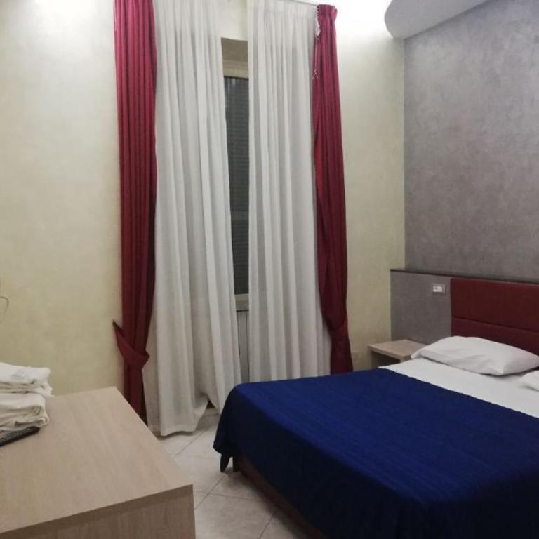Guest Planet - Camera Matrimoniale con Bagno Privato - 3