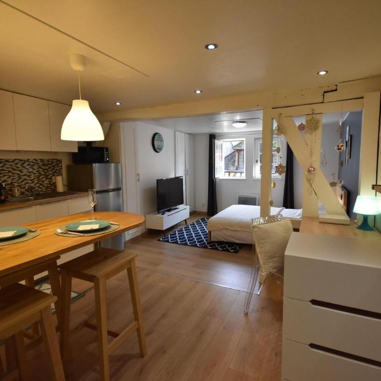STUDIO dans le COEUR HISTORIQUE (WIFI et GARE) - Apartamento de 1 dormitorio - 2