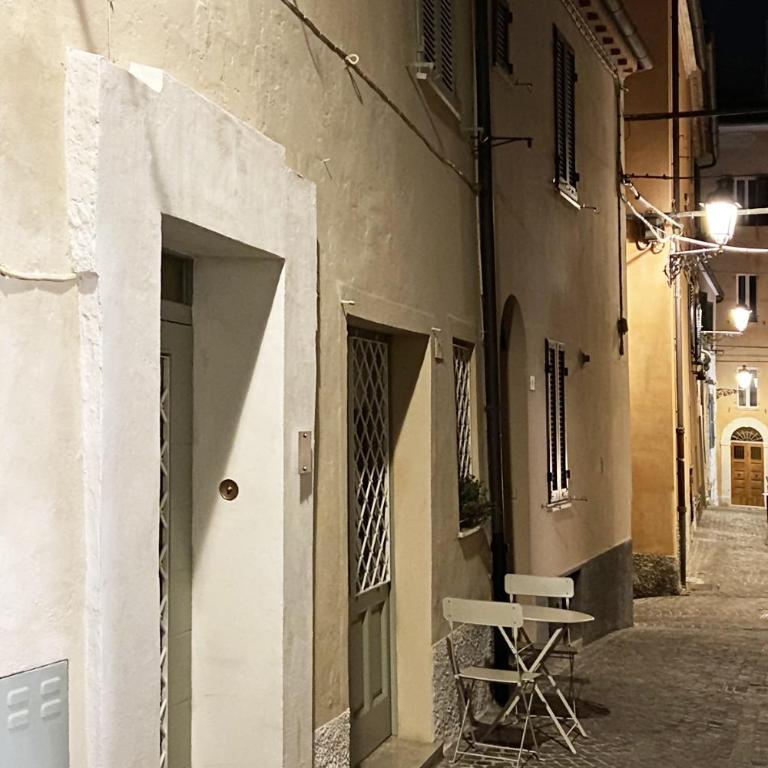 The painted house, nei vicoli di Sirolo posto spiaggia in omaggio - Apartment - 30