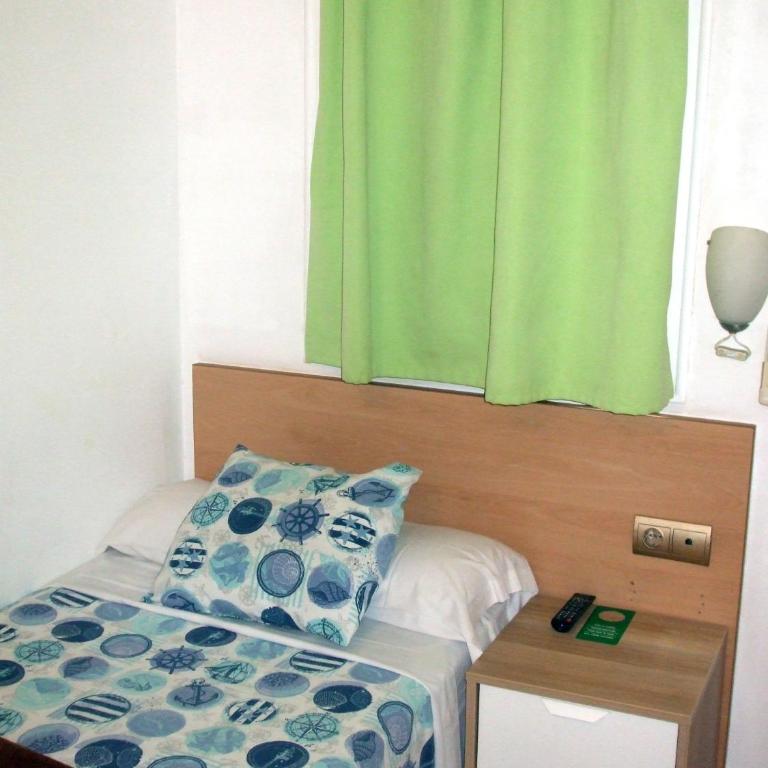 Hostal Felipe 2 - Standard Single Room with Shared Bathroom - 1