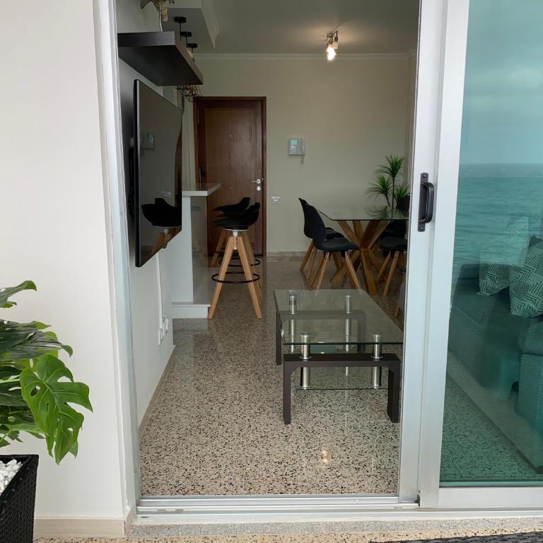 Hermoso Edificio Frente al Mar, a pie de Playa y hermosas vistas - Apartamento de 2 dormitorios - 48