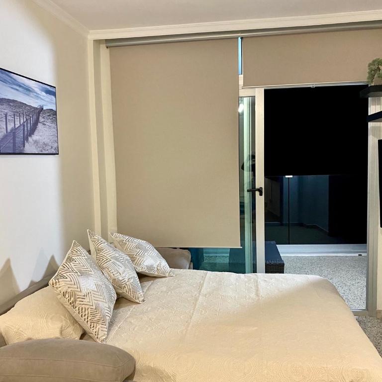 Hermoso Edificio Frente al Mar, a pie de Playa y hermosas vistas - Apartamento de 2 dormitorios - 55