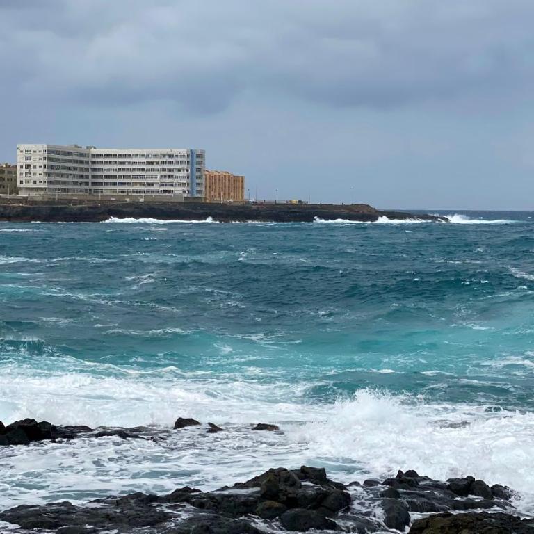 Hermoso Edificio Frente al Mar, a pie de Playa y hermosas vistas - Apartamento de 2 dormitorios - 57