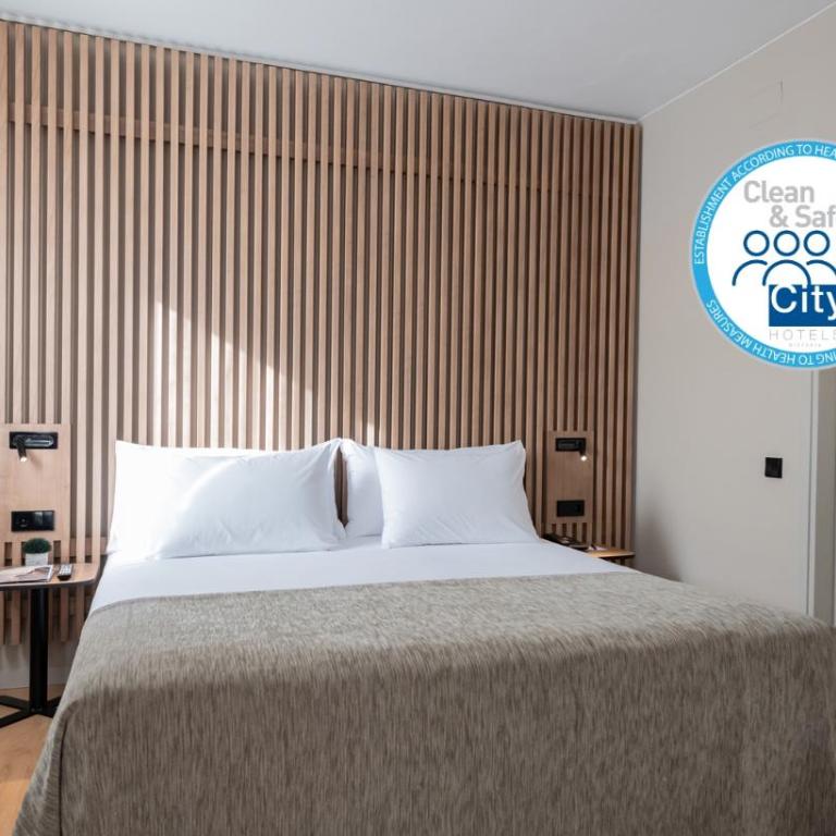 Aparthotel Atenea Barcelona - Premium Double or Twin Room - 1
