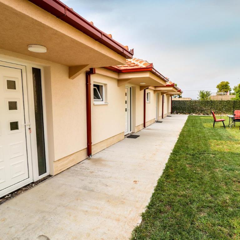 Simo apartments airport Podgorica - Studio Apartment - 23